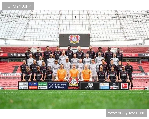 勒沃库森新赛季全家福揭晓 新帅尤尔曼德C位领衔全员亮相 勒沃库森新赛季全家福揭晓 新帅尤尔曼德C位领衔全员亮相